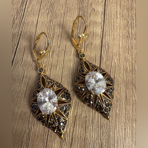 Vintage Gold-Tone Rhinestone Drop Earrings (Unsigned) - Picture 1 of 8